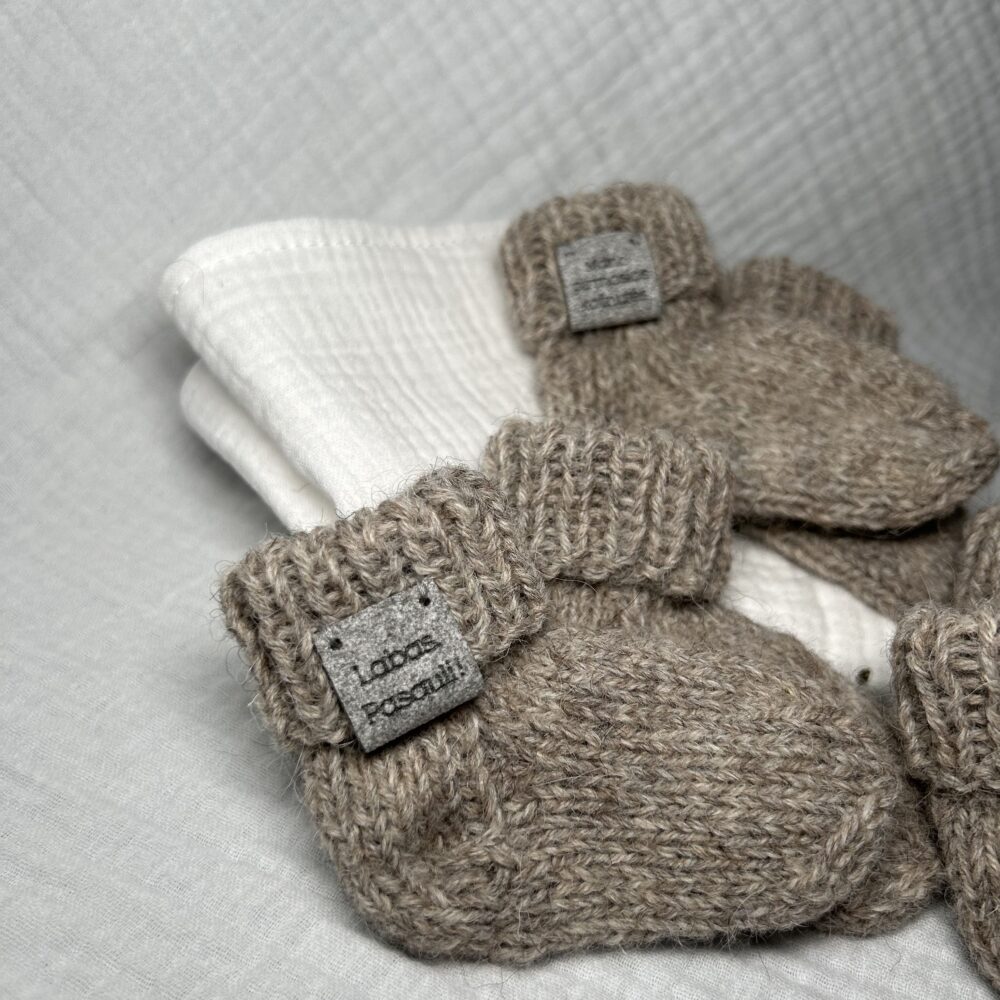 Vilnonės kojinytės “Rusvos” 0-3mėn.