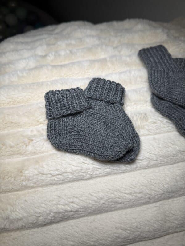 Vilnonės kojinytės “Tamsiai pilkos” 0-3mėn.
