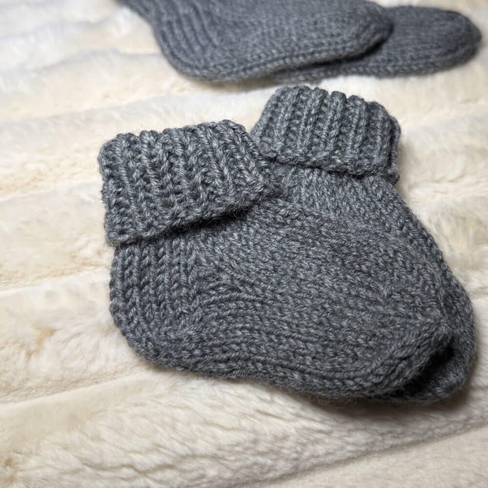 Vilnonės kojinytės “Tamsiai pilkos” 0-3mėn.