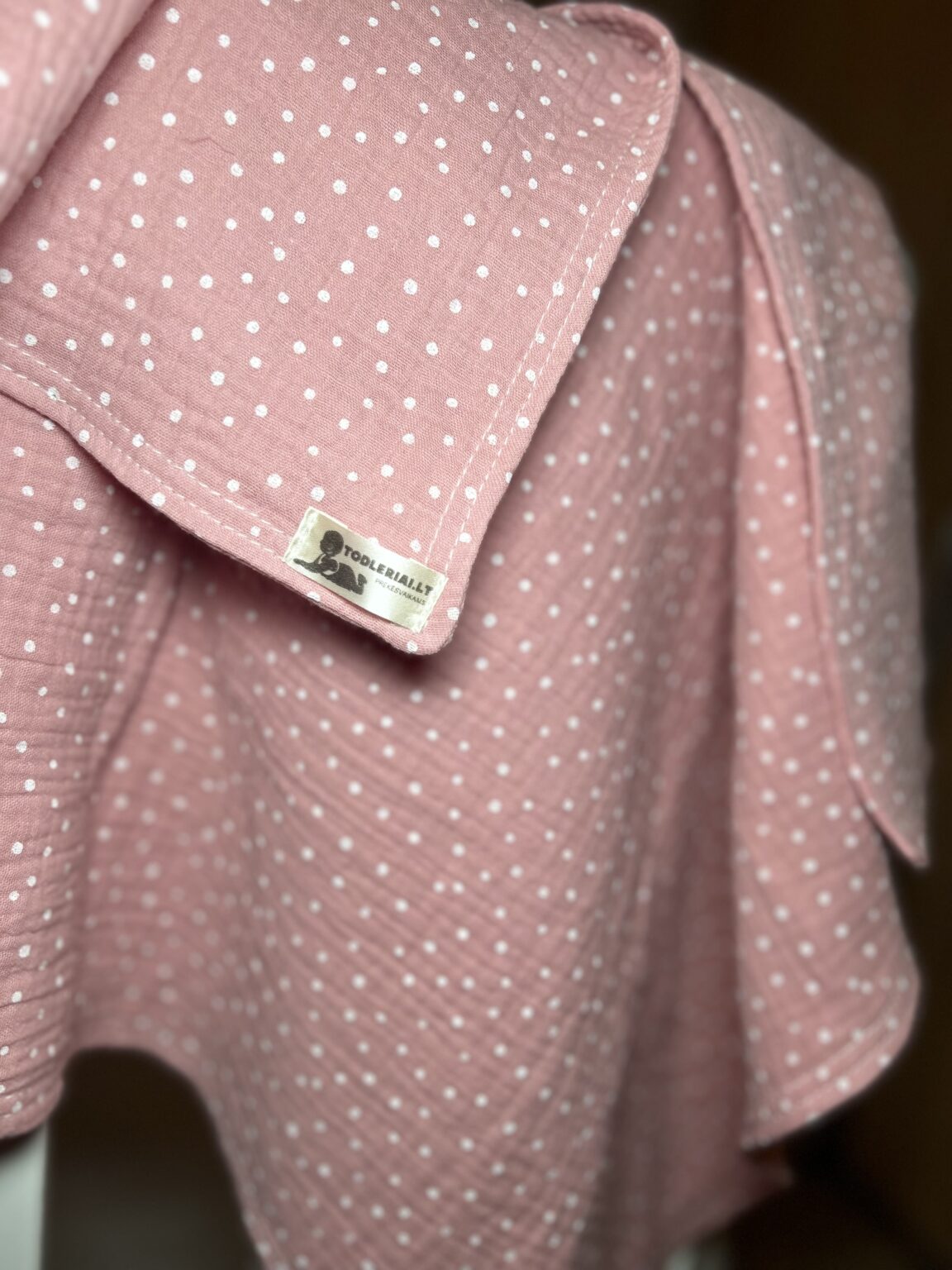 Dvisluoksnis muslino užklotukas "Rožiniai taškeliai"