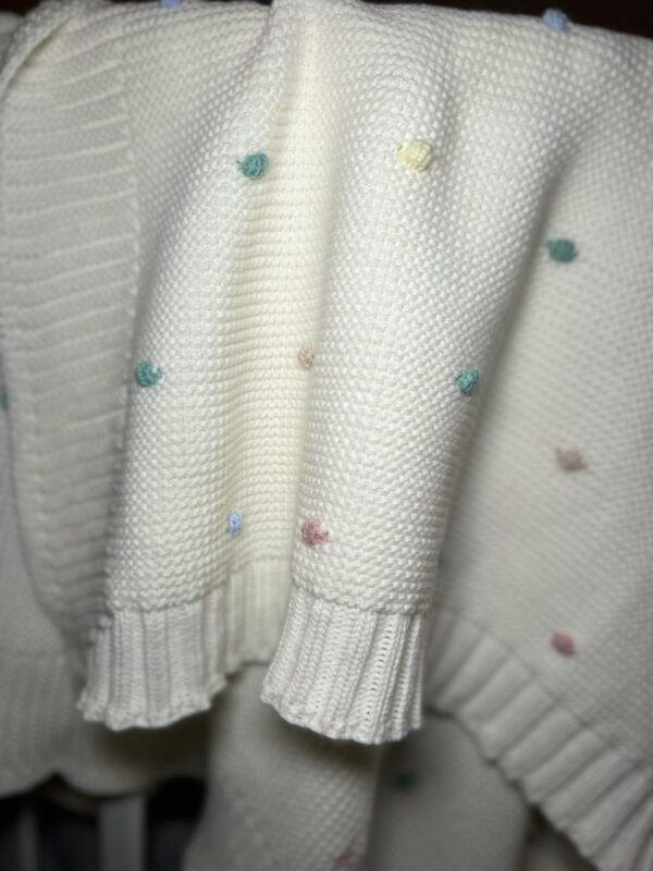 Šiltas medvilnės ir vilnos pledukas “Saldainiukai” baltas.