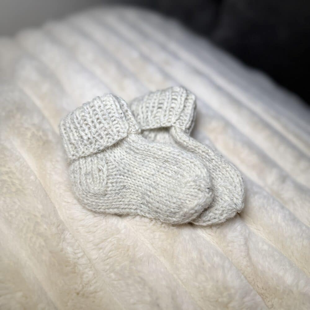 Vilnonės kojinytės 3-6mėn. mažyliui “šviesi šviesi pilka”