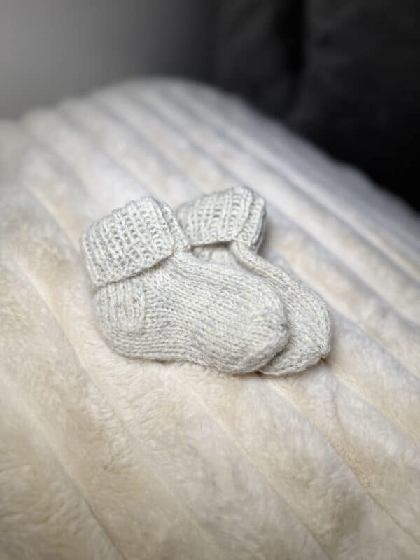 Vilnonės kojinytės 3-6mėn. mažyliui “šviesi šviesi pilka”